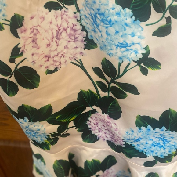 Medium mermaid style light pink/champagne dress with floral print - Picture 8 of 10